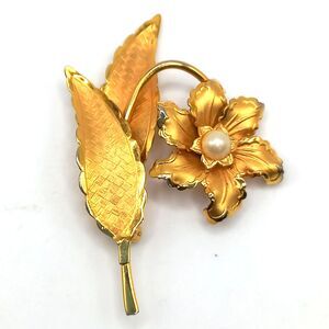 Beautiful Vintage Bond Boyd Stemmed Flower Brooch Gold Filled Faux Pearl Center